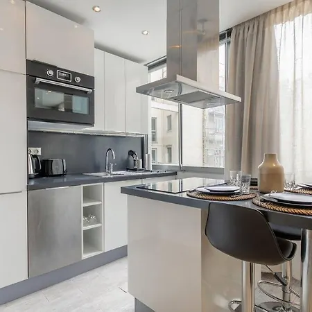Luxury Champs Elysees Apartment Paris